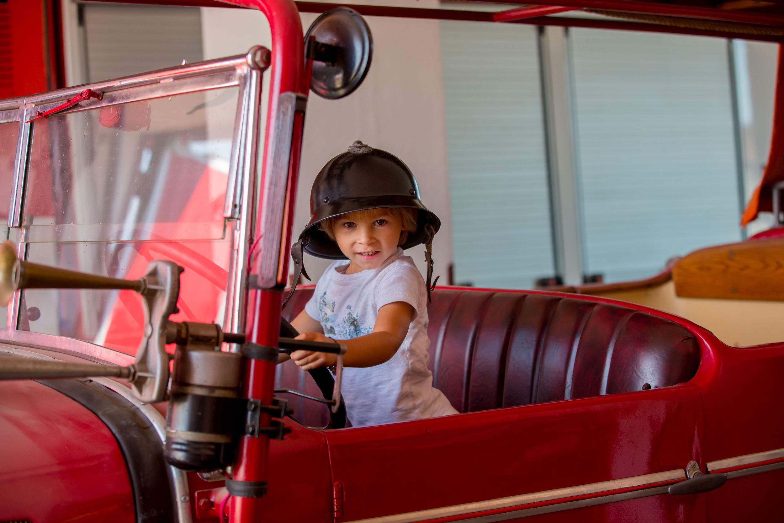 Camion de pompiers en bois - Les Petits Raffineurs